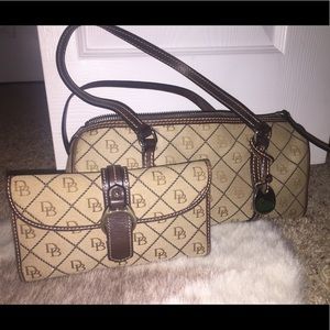 Dooney & Bourke small hand bag