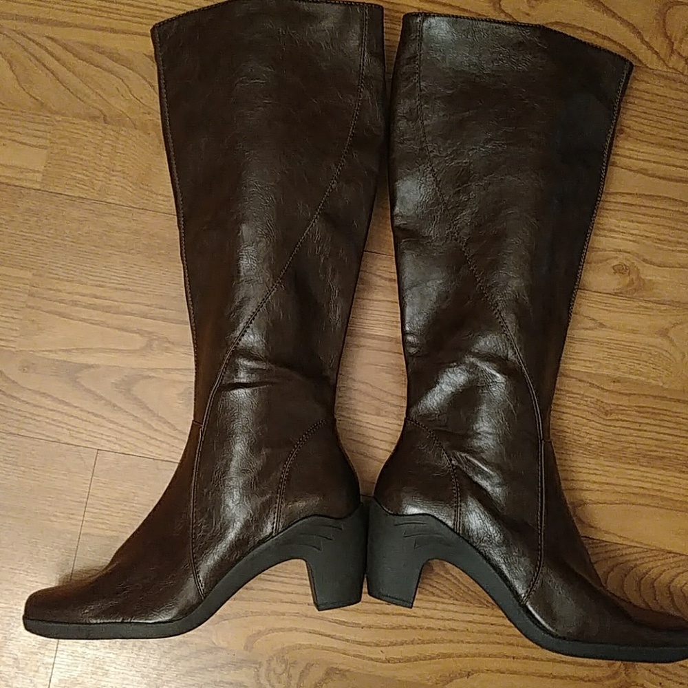 Aerosoles boots... like new!
