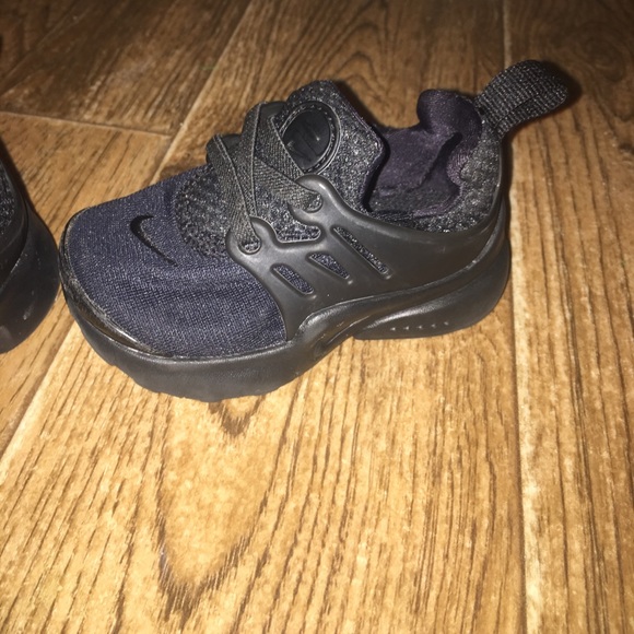 Toddler Black Nike prestos - Picture 2 of 4