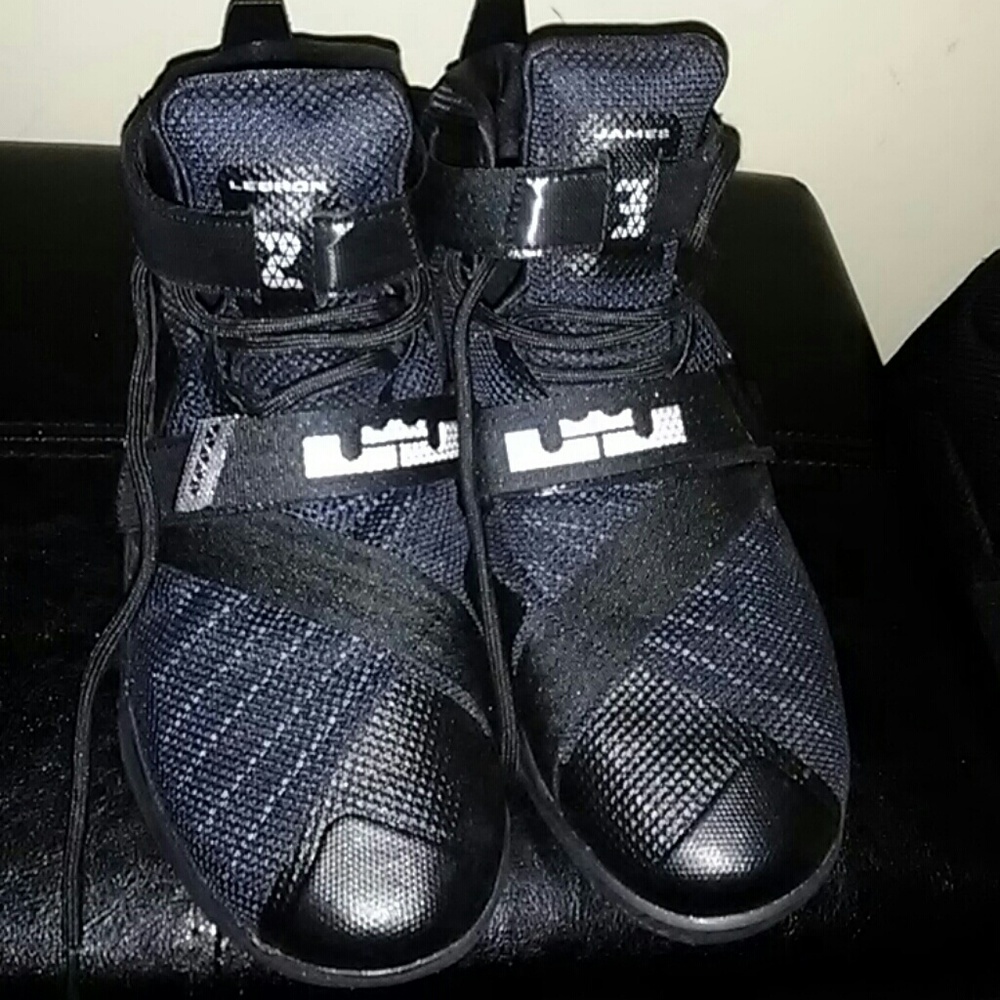 Lebron James Nike Soldiers IX 9 (749417-001)
