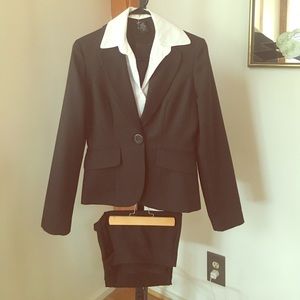 Brown pant suit. Never worn