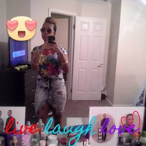 Meet your Posher, Tanisha