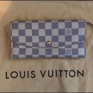 Lovely Louis Vuitton  Sarah wallet.