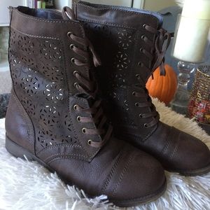 Size 9 brown boots