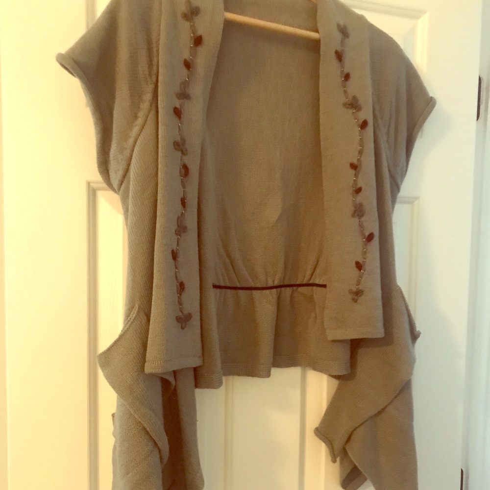 Grey vest cascading sides.