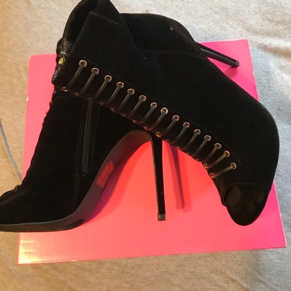 Black high heel booties - Picture 3 of 4