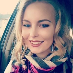 Meet your Posher, Courtnee