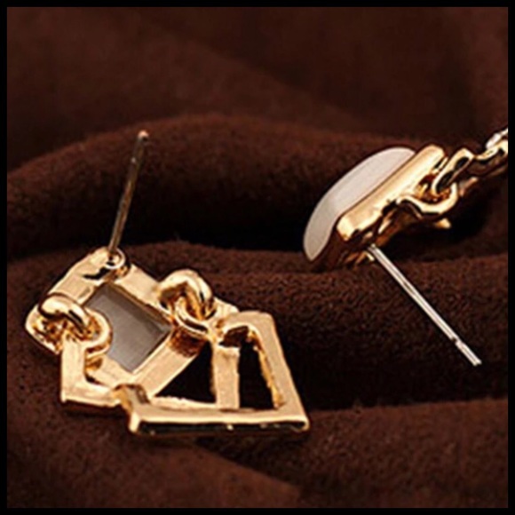 last pair!⭐️18K GOLD PLATED GEOMETRIC EARRINGS⭐️ - Picture 2 of 2