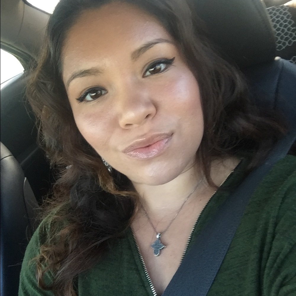 Meet your Posher, Desiree