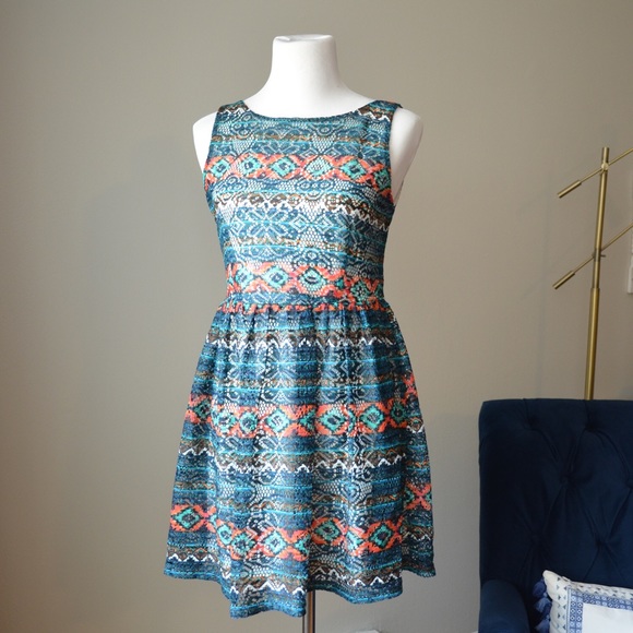 DONATED | Patterned lace dress - Picture 1 of 3
