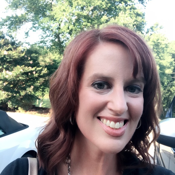 Meet your Posher, Christina - Picture 2 of 2