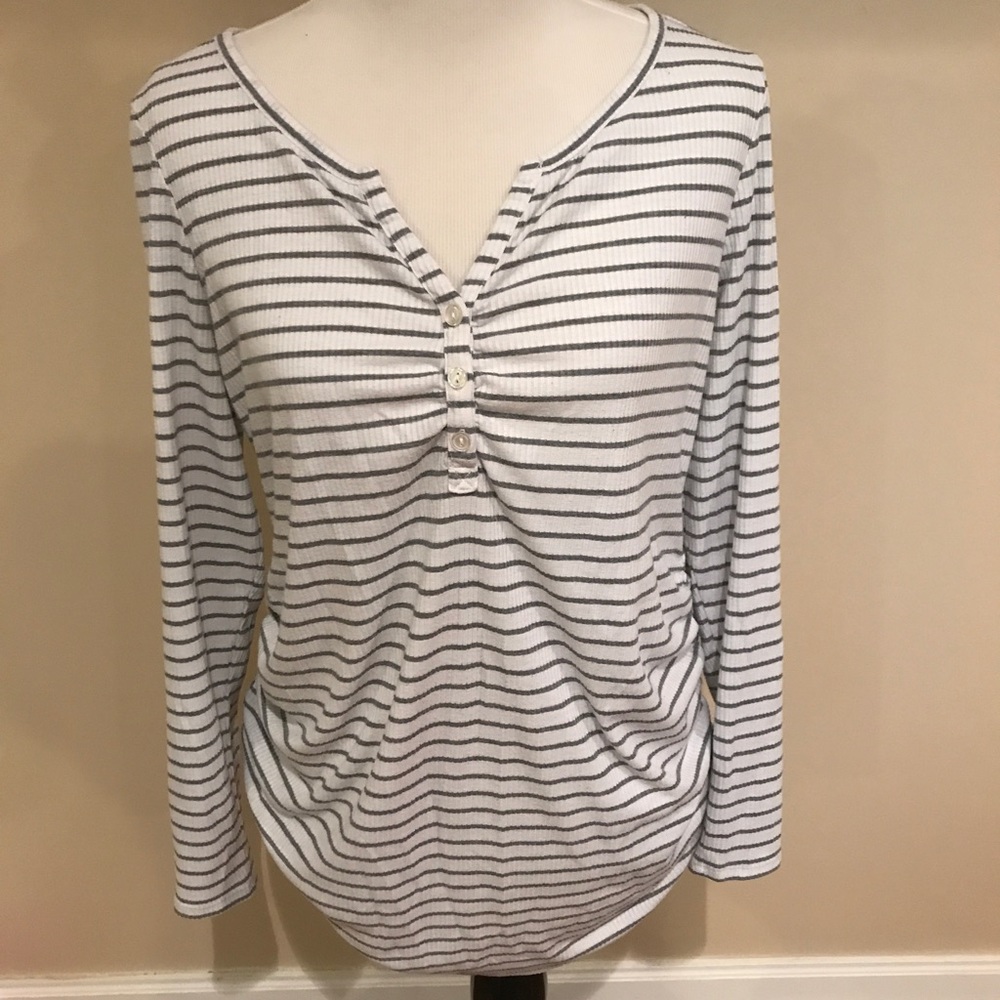 Motherhood maternity XL Henley shirt nursing