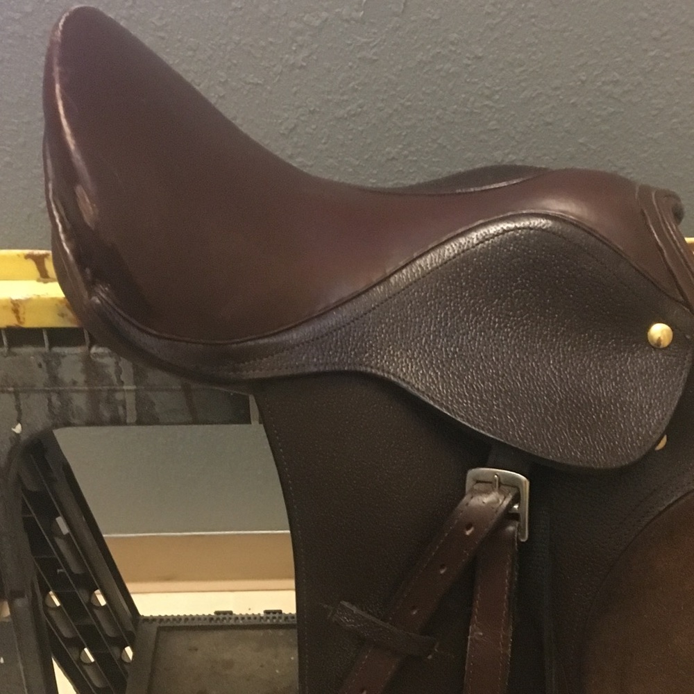 English saddle with irons