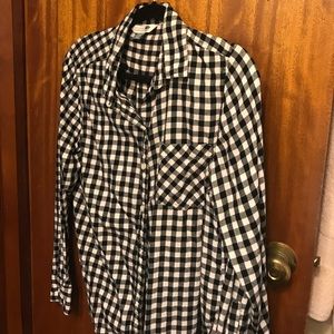 Old Navy black/white plaid button down shirt