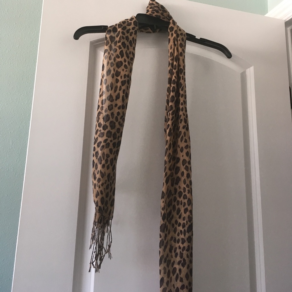 Leopard print scarf 💘