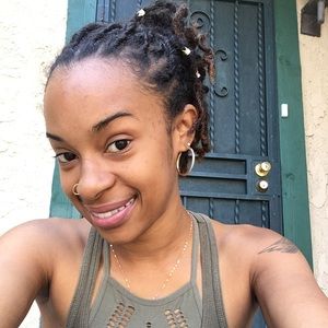 Meet your Posher, Monique