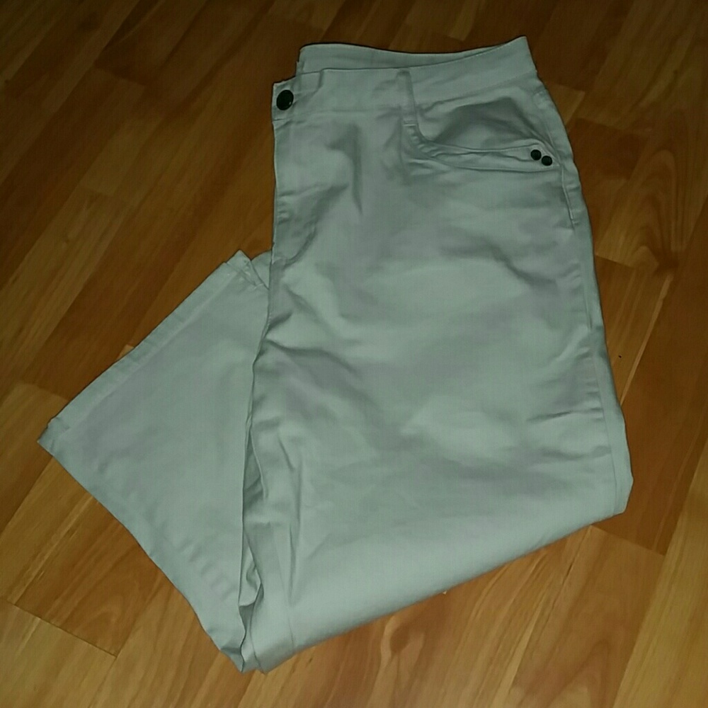 Khaki Capri