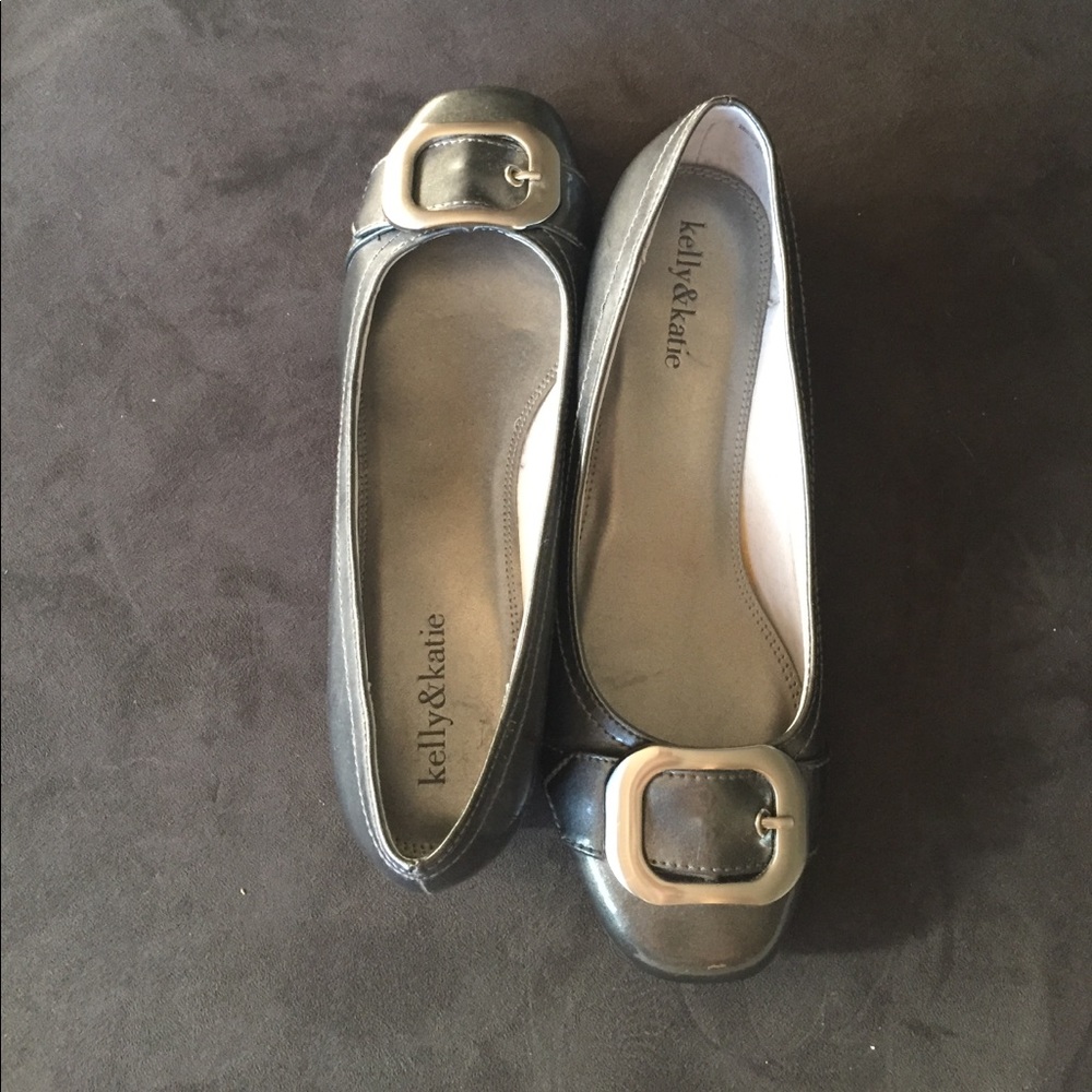Grey 1" heel shoes with silver buckle design