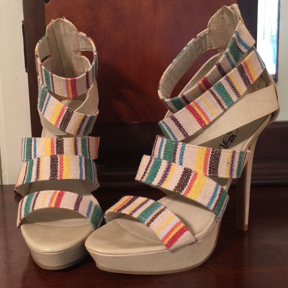 Wild Rose Gilly24 Beige Multi-Color Sandal