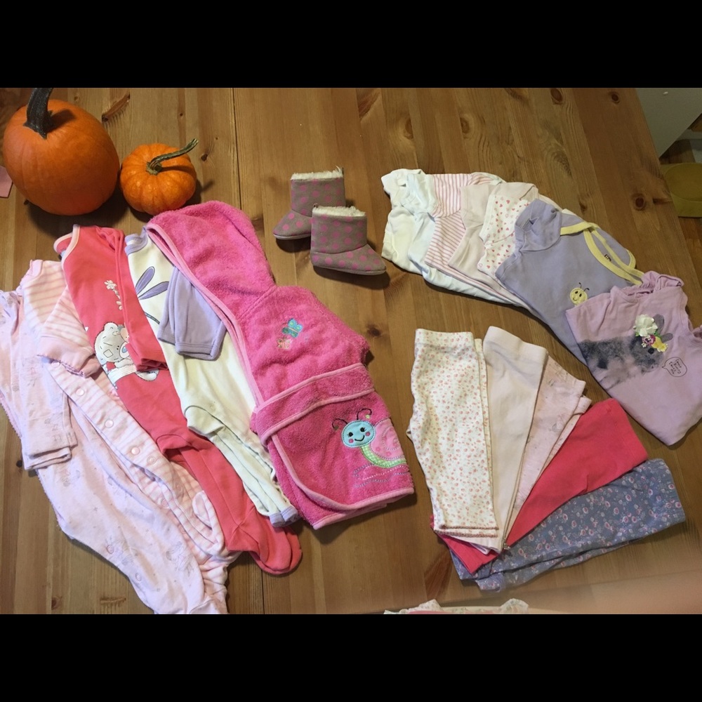 3-6 mth Girls Lot/ Sleep. Onesies/dressing gown +