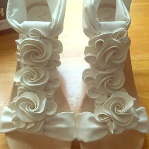 NIB Ladies Size 8 white wedge sandals