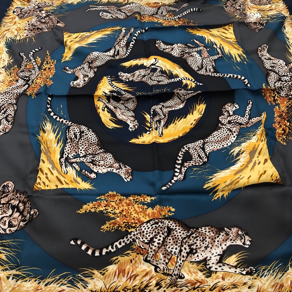 FINAL SALE ‼️ AUTHENTIC HERMÈS SCARF