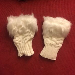 NEW! Creme fingerless gloves with fur!