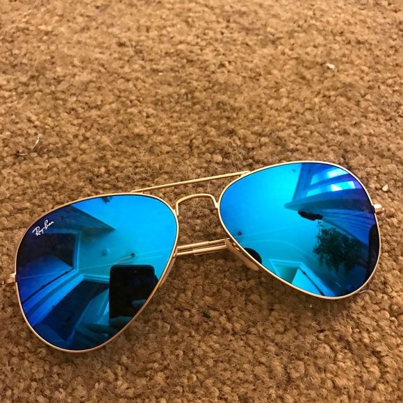 Ray-Ban Aviator Sunglasses - Picture 4 of 4