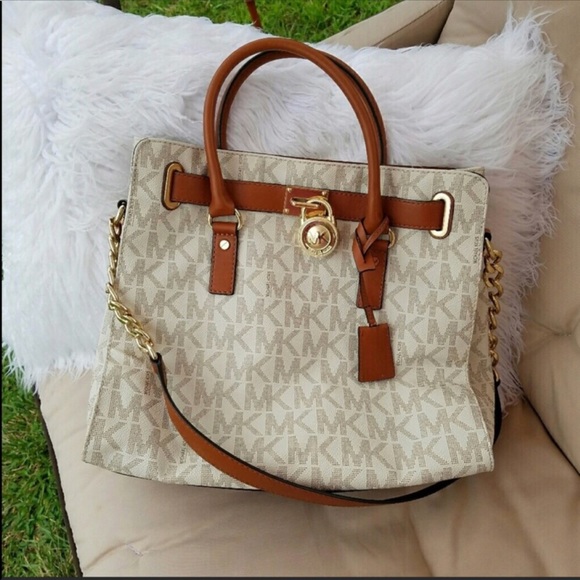 SOLD Michael Kors Excellent Condition - Picture 2 of 3