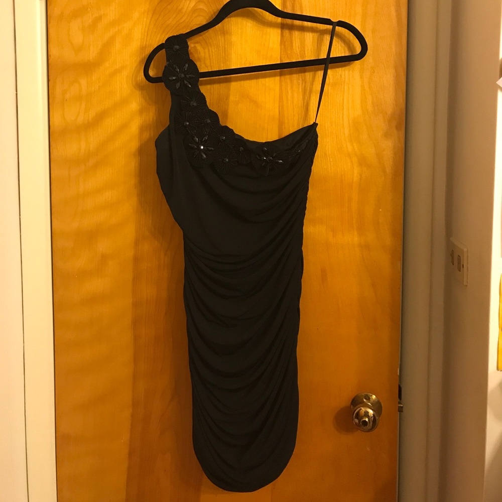 One-shoulder dress