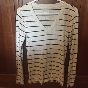Gap long sleeve tshirt