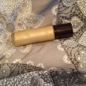Becca luminous perfecting foundation