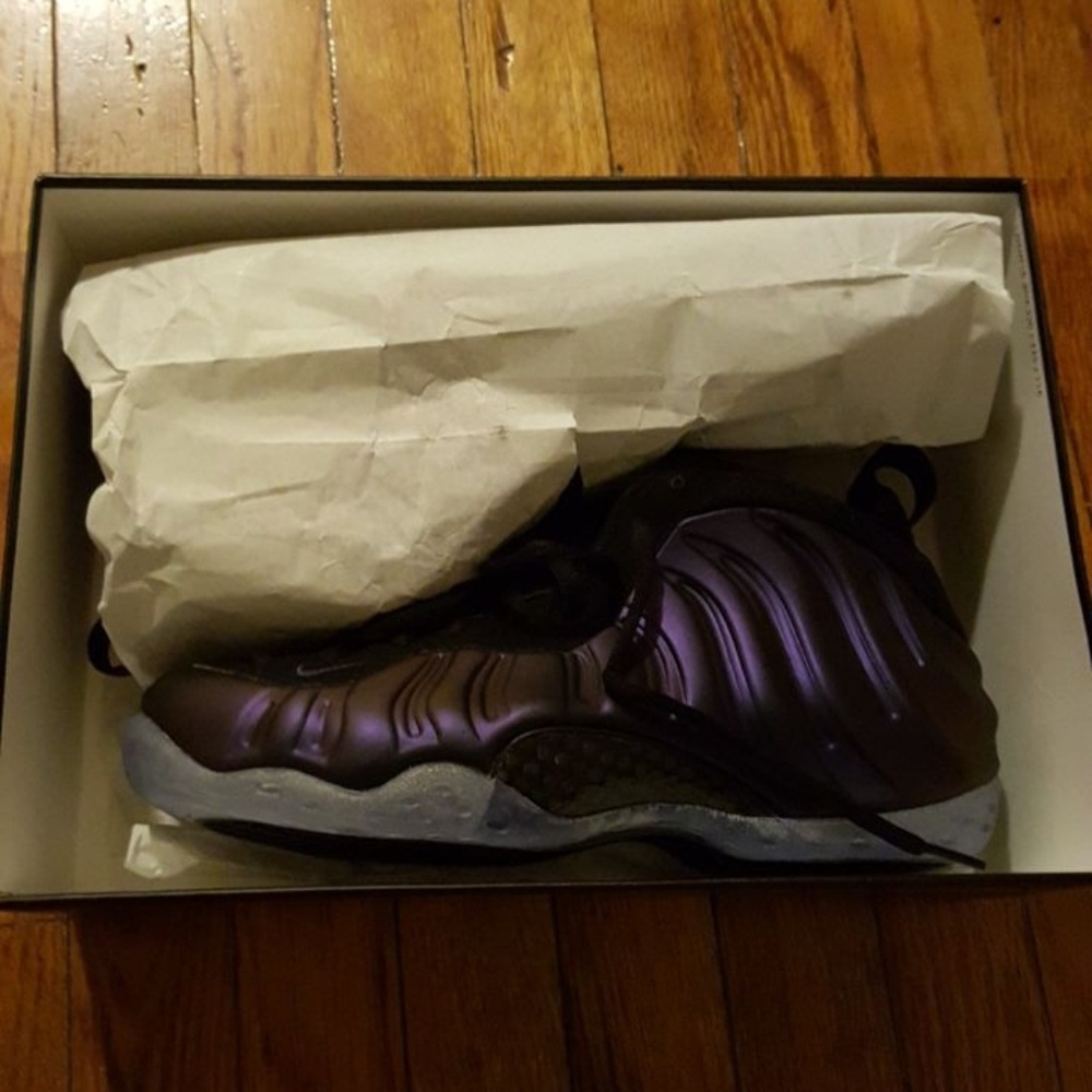 Brand new pair of foamposite never worn