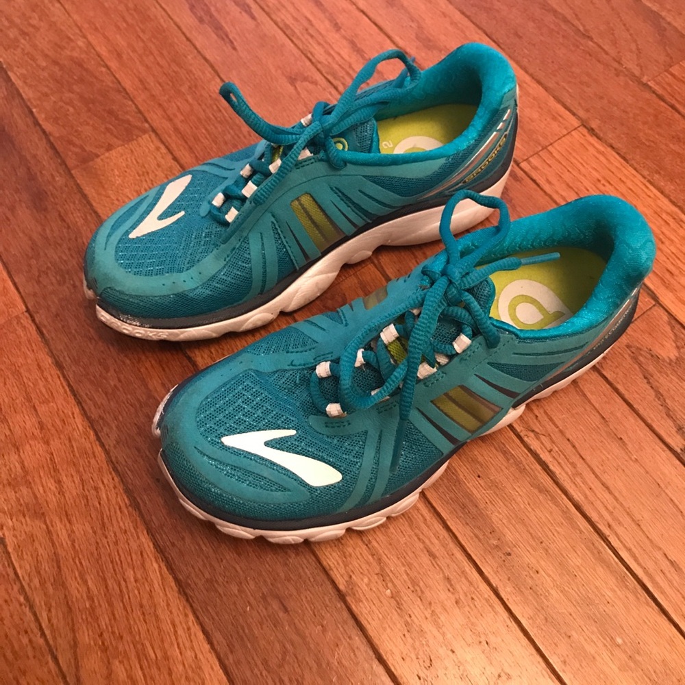 Brooks pure cadence in teal