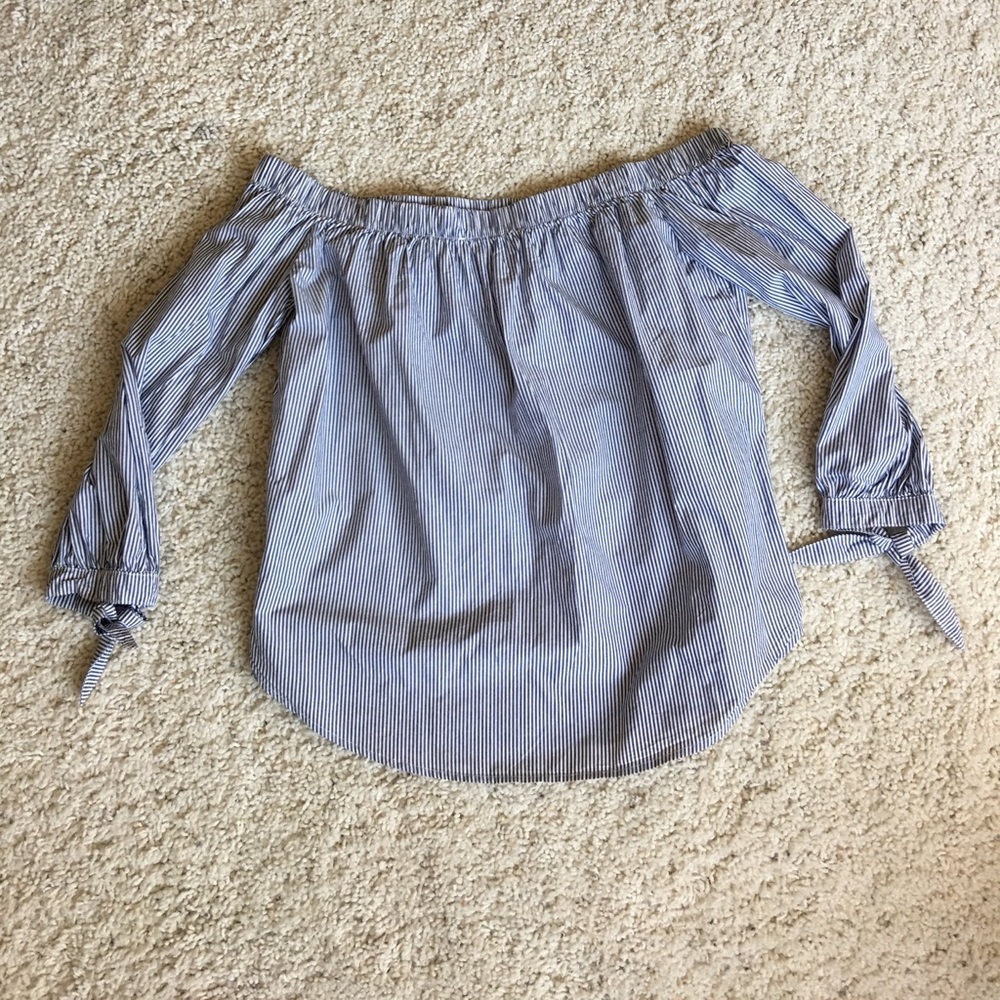 Abercrombie & Fitch Off the Shoulder Top