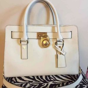 Meet your Posher, Eva