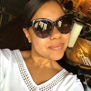 Meet your Posher, Leslie