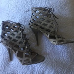 Size 9 beige beautiful heels