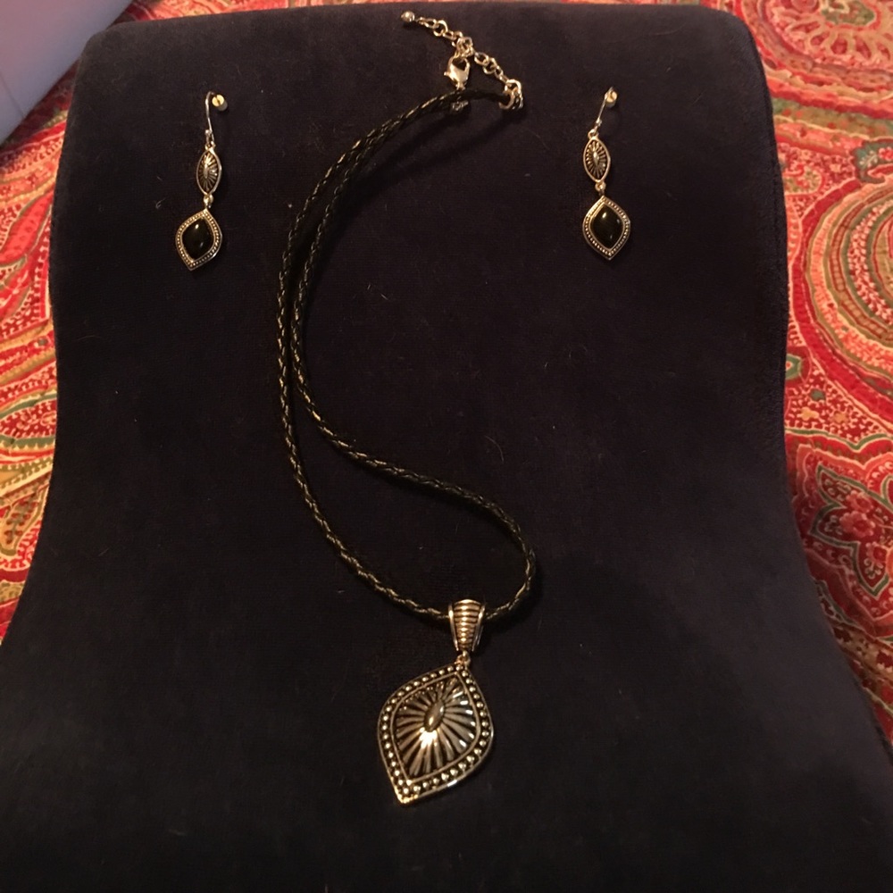 Necklace and earrings set
