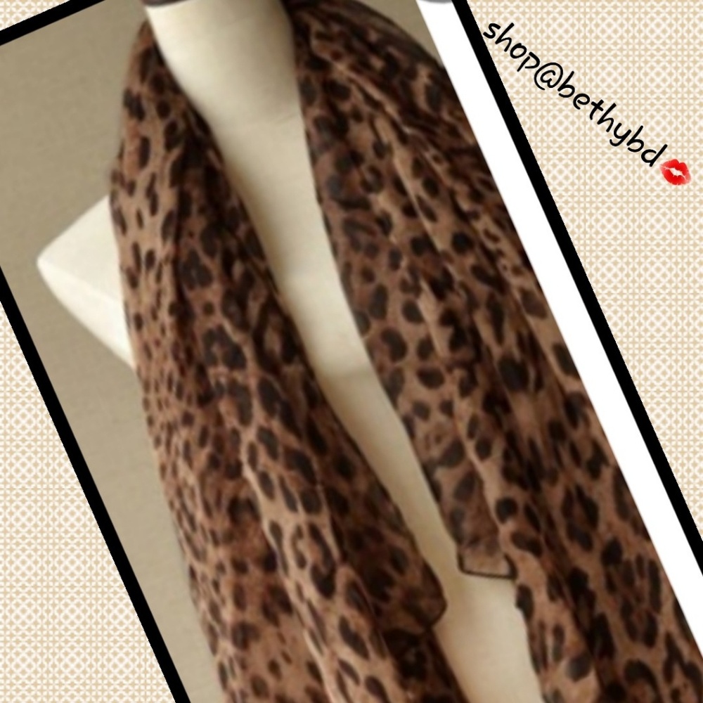 👉LAST 1💃🏼🌷 Silky Leopard Print Scarf 🎉HP🎉 - Picture 2 of 3