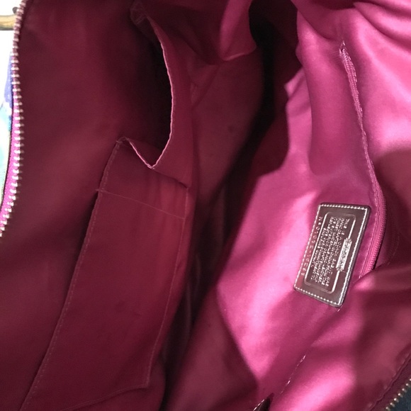 Large Coach Poppy - Picture 2 of 4