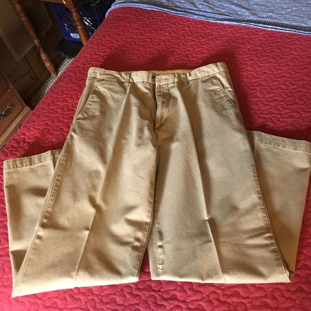 Dockers khakis 34x30. Slight tear on inseam