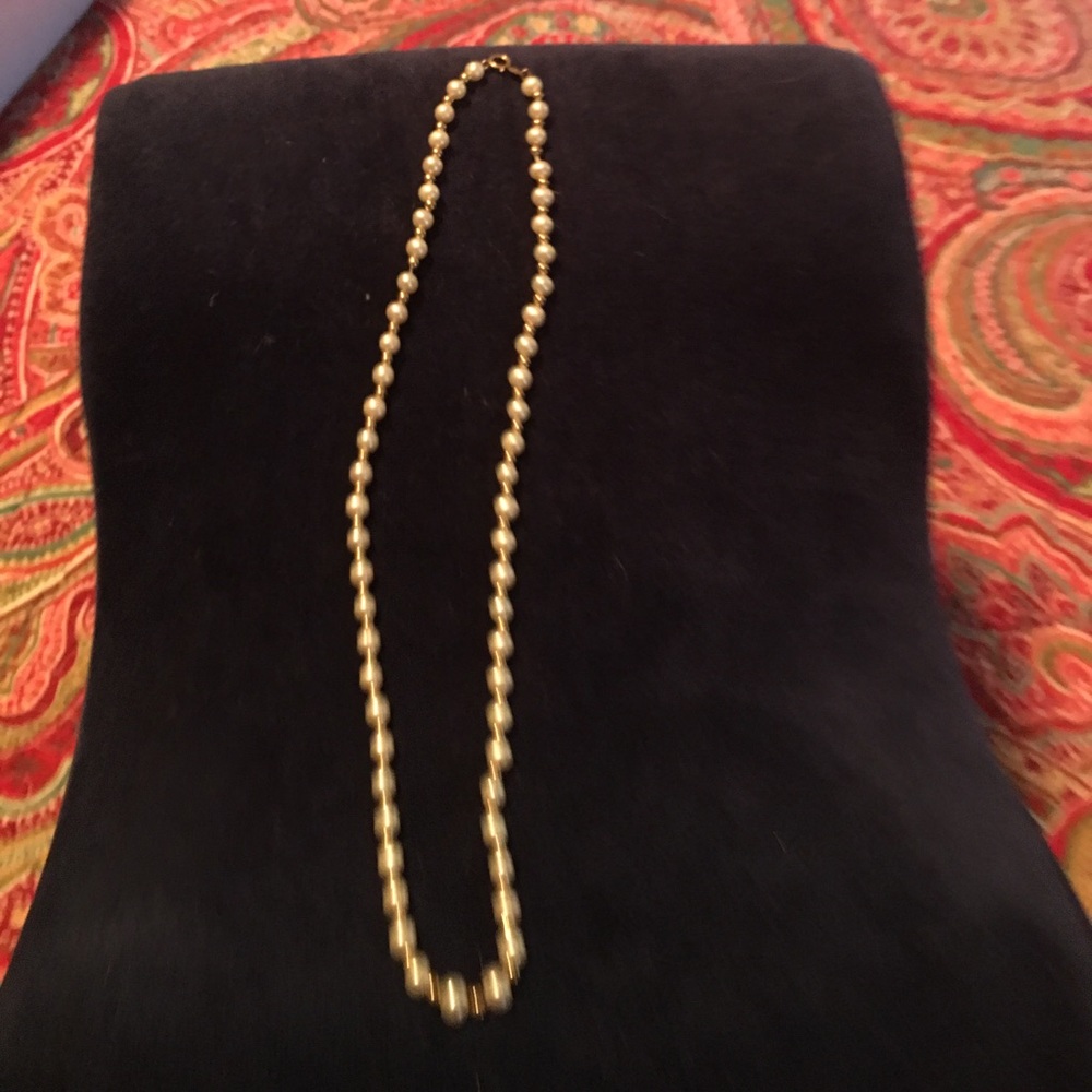 10kt yellow gold and pearl necklace