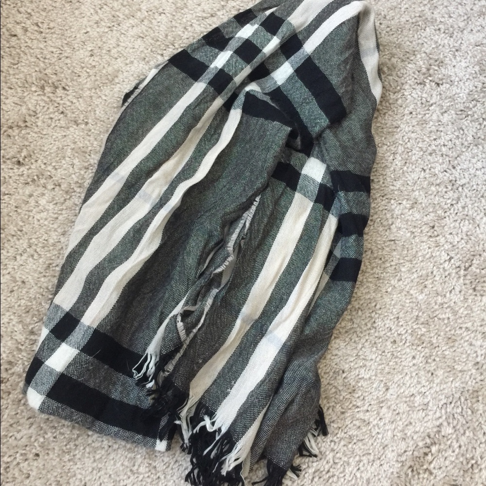 Burberry Lightweight Scarf