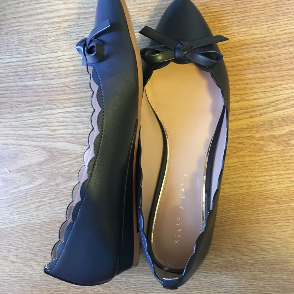 Scalloped flats