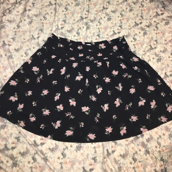 New York & Company beautiful skirt - Picture 2 of 3