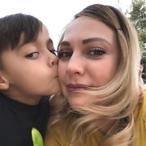 Meet your Posher, Claudia