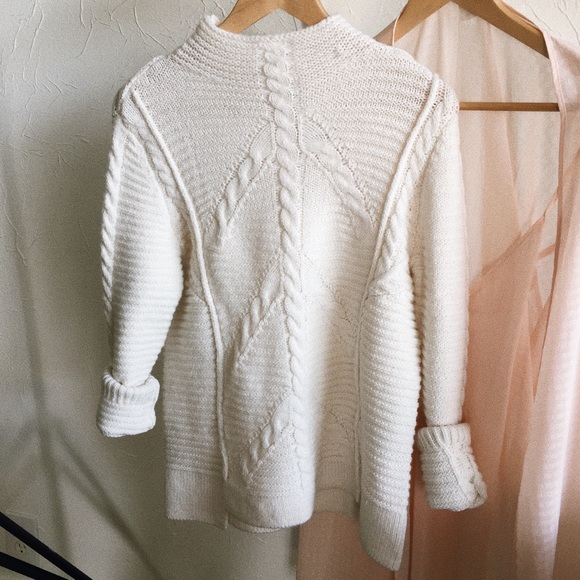 GAP Sweaters - GAP KNITTED SWEATER