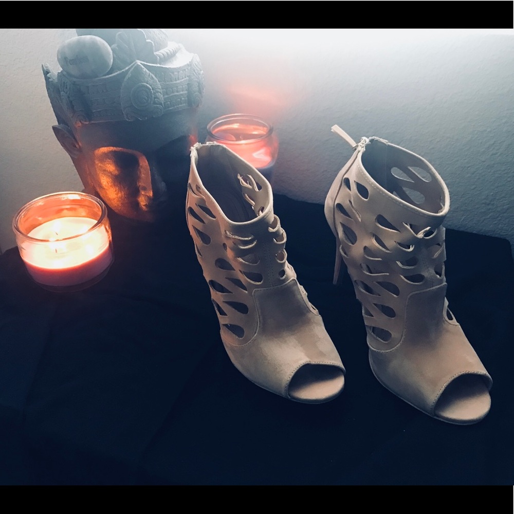 🆕 Nude Peep-toe Booties w/ Teardrop Cut-Outs