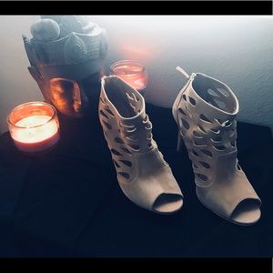 🆕 Nude Peep-toe Booties w/ Teardrop Cut-Outs